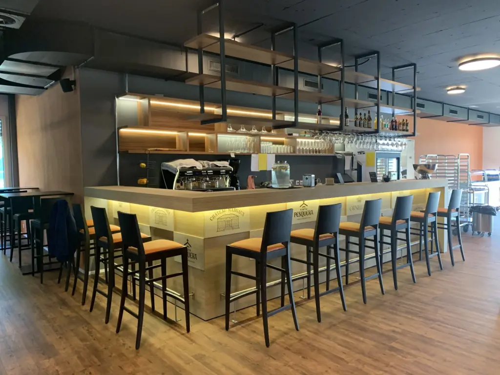Ansicht der Arbeiten Innenarchitektur und Ladenbau für das Restaurant K-One in Dürnten bei Rüti ZH.