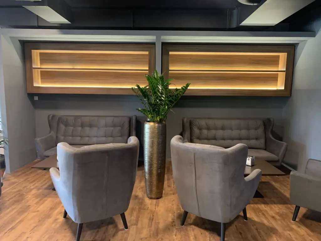 Ansicht der Arbeiten Innenarchitektur und Ladenbau für das Restaurant K-One in Dürnten bei Rüti ZH.