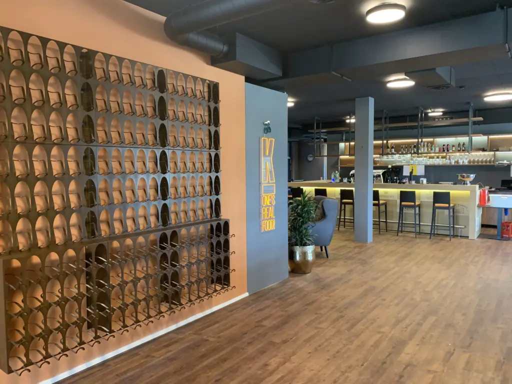 Ansicht der Arbeiten Innenarchitektur und Ladenbau für das Restaurant K-One in Dürnten bei Rüti ZH.