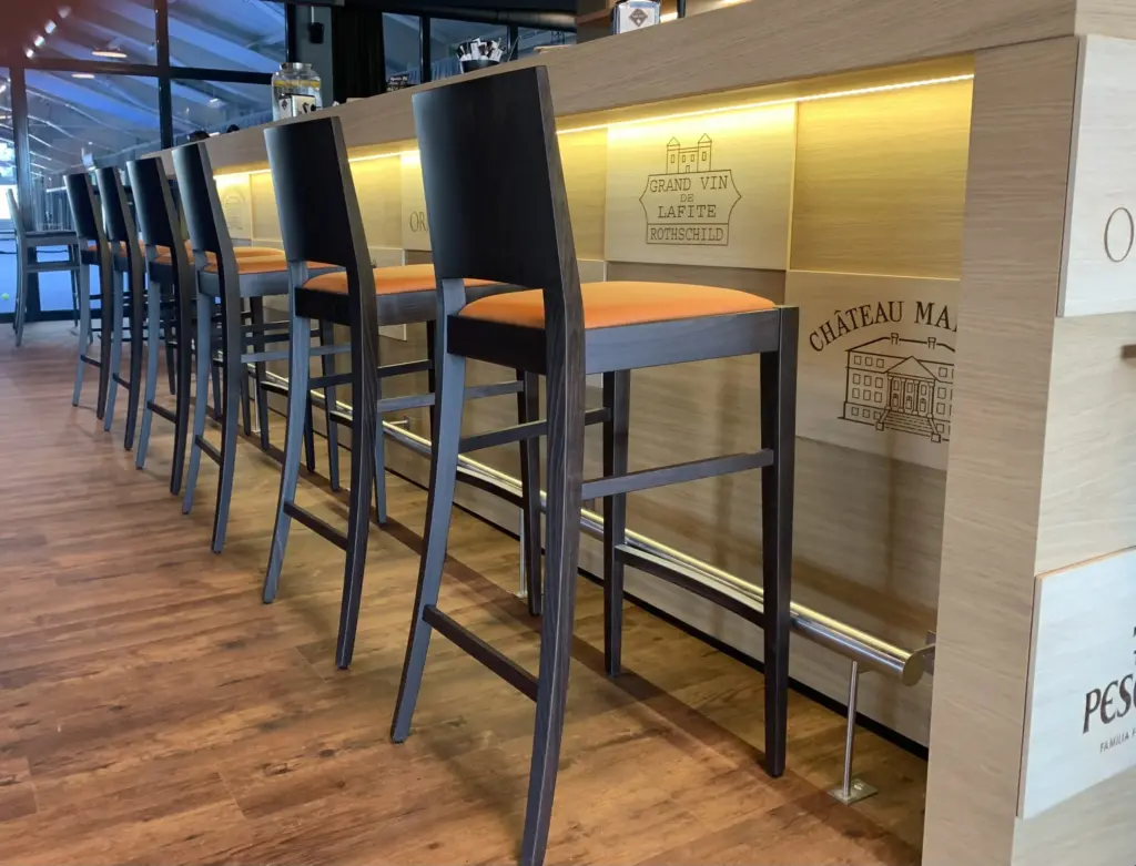 Ansicht der Arbeiten Innenarchitektur und Ladenbau für das Restaurant K-One in Dürnten bei Rüti ZH.