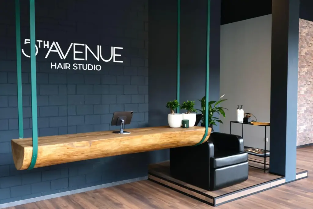 Ansicht der Arbeiten Innenarchitektur und Ladenbau für den Salon von 5th Avenue in Emmen bei Luzern.